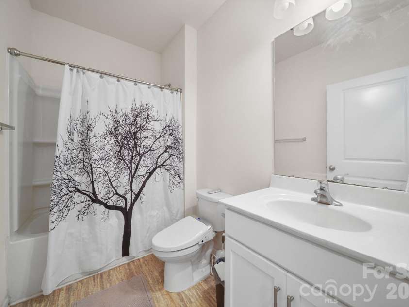 2228 Apple Glen Lane, Charlotte, NC 28269.  MLS# CAR4376737, YatesRealty ID 19748. 
