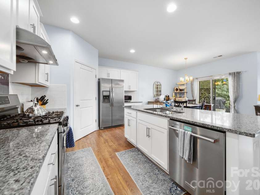 2228 Apple Glen Lane, Charlotte, NC 28269.  MLS# CAR4376737, YatesRealty ID 19748. 
