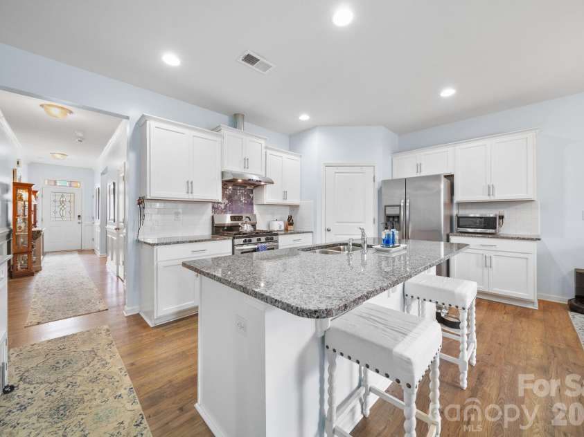 2228 Apple Glen Lane, Charlotte, NC 28269.  MLS# CAR4376737, YatesRealty ID 19748. 