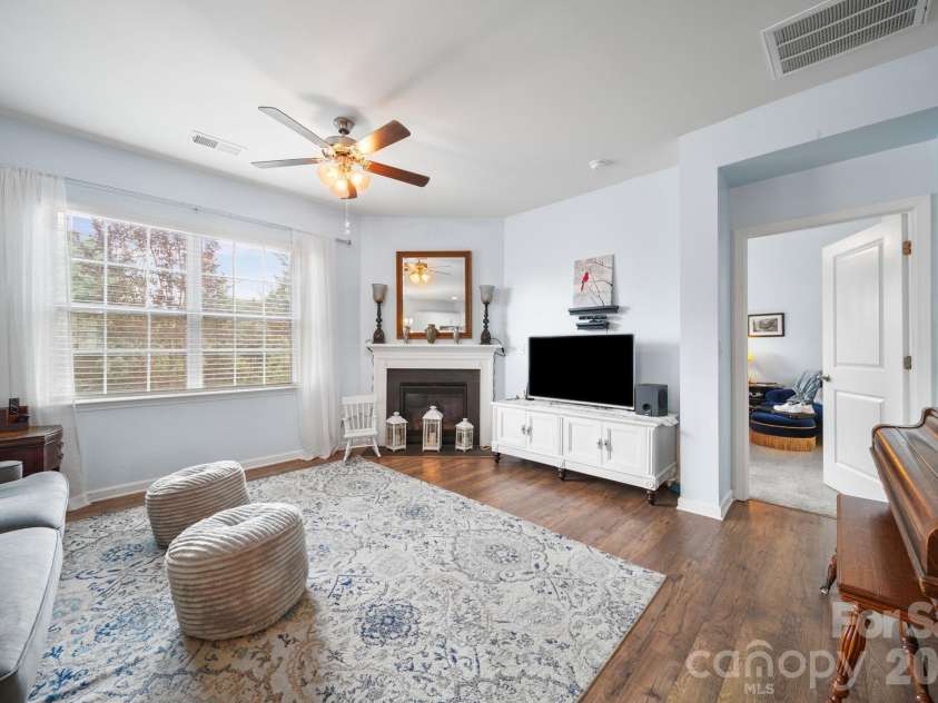 2228 Apple Glen Lane, Charlotte, NC 28269.  MLS# CAR4376737, YatesRealty ID 19748. 