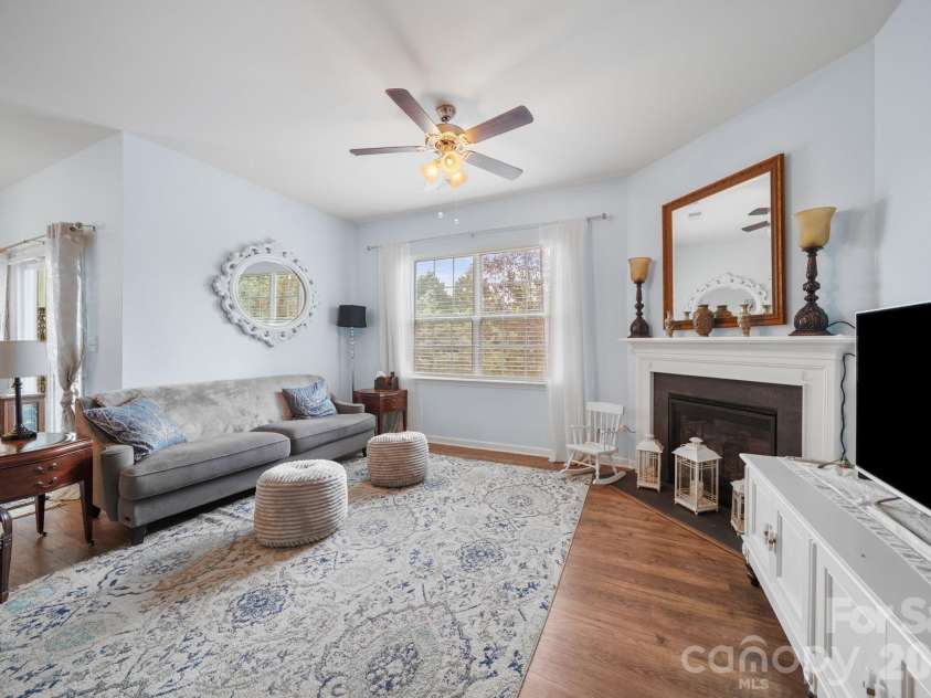 2228 Apple Glen Lane, Charlotte, NC 28269.  MLS# CAR4376737, YatesRealty ID 19748. 