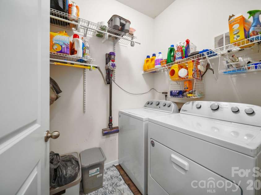 2228 Apple Glen Lane, Charlotte, NC 28269.  MLS# CAR4376737, YatesRealty ID 19748. 