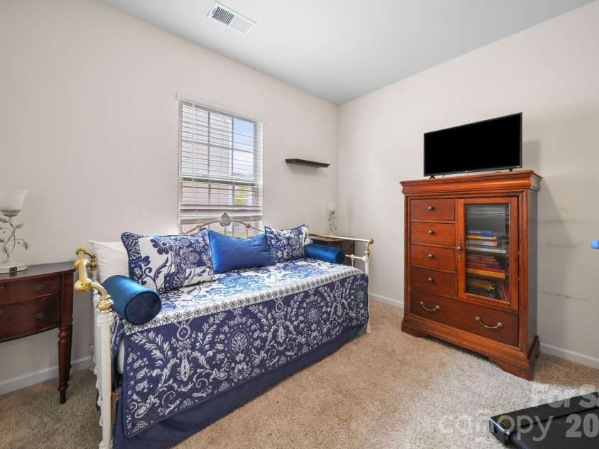 2228 Apple Glen Lane, Charlotte, NC 28269.  MLS# CAR4376737, YatesRealty ID 19748. 