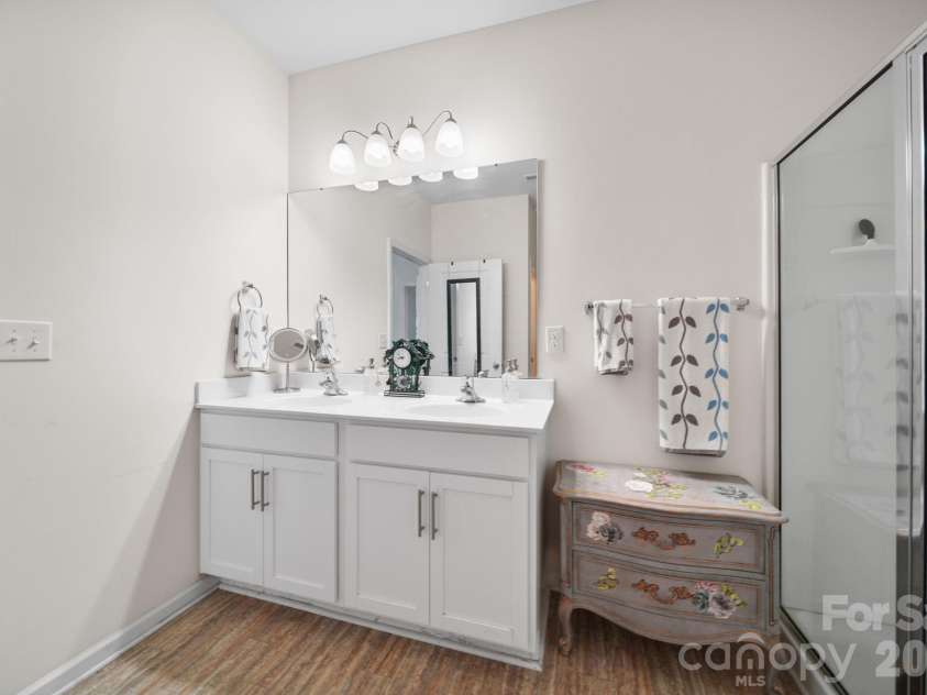 2228 Apple Glen Lane, Charlotte, NC 28269.  MLS# CAR4376737, YatesRealty ID 19748. 