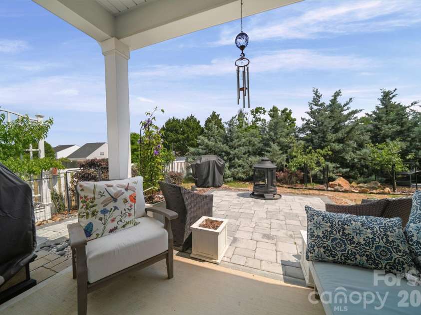 2228 Apple Glen Lane, Charlotte, NC 28269.  MLS# CAR4376737, YatesRealty ID 19748. 