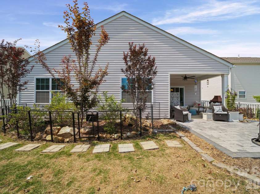 2228 Apple Glen Lane, Charlotte, NC 28269.  MLS# CAR4376737, YatesRealty ID 19748. 