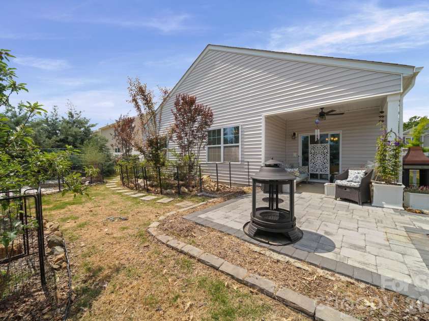 2228 Apple Glen Lane, Charlotte, NC 28269.  MLS# CAR4376737, YatesRealty ID 19748. 
