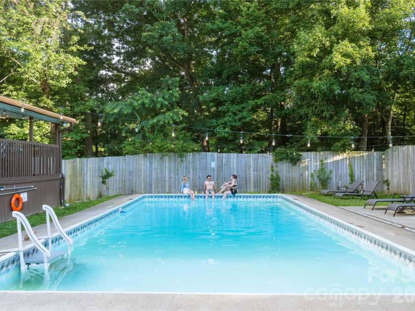208 Altamahaw Avenue, Black Mountain, NC 28711.  MLS# CAR4375940, YatesRealty ID 19749. 