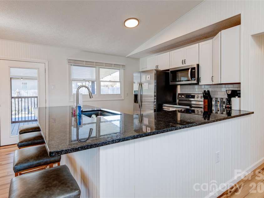 208 Altamahaw Avenue, Black Mountain, NC 28711.  MLS# CAR4375940, YatesRealty ID 19749. 