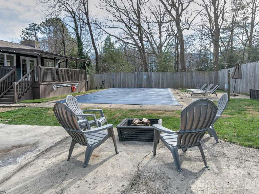 208 Altamahaw Avenue, Black Mountain, NC 28711.  MLS# CAR4375940, YatesRealty ID 19749. 