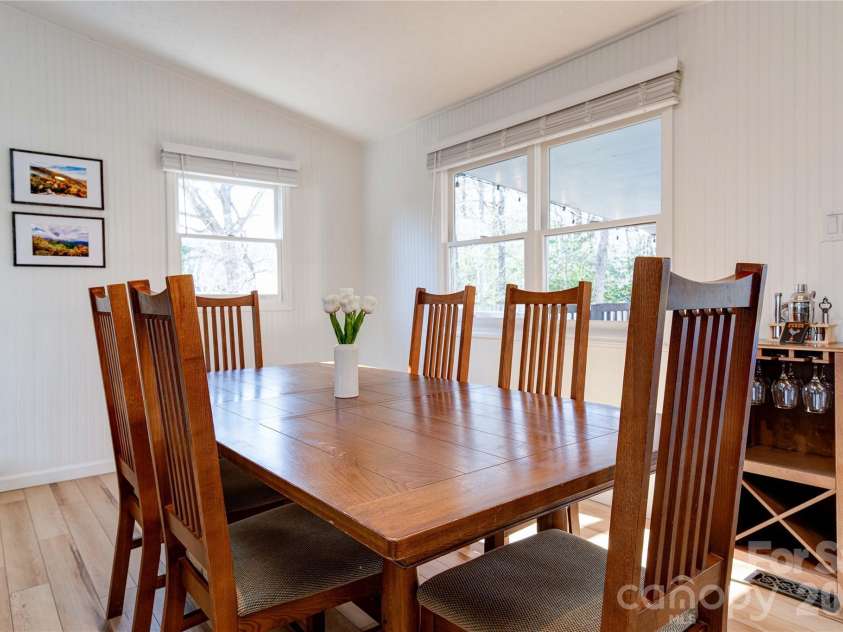 208 Altamahaw Avenue, Black Mountain, NC 28711.  MLS# CAR4375940, YatesRealty ID 19749. Conveniently located dining