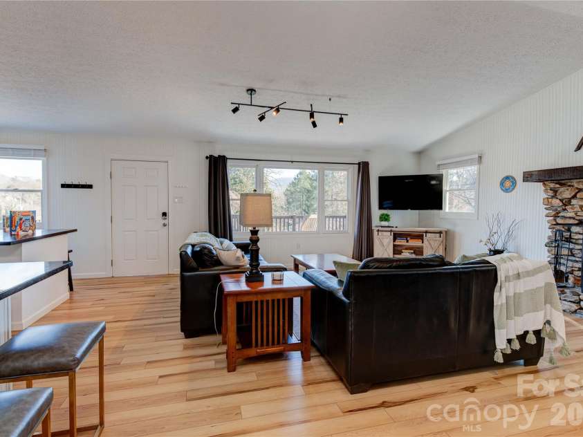 208 Altamahaw Avenue, Black Mountain, NC 28711.  MLS# CAR4375940, YatesRealty ID 19749. Vaulted ceilings