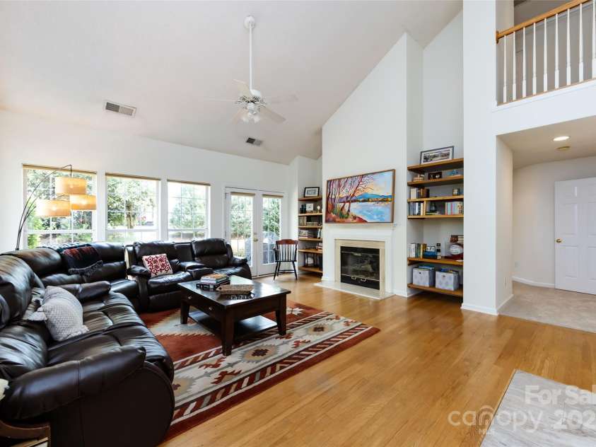 436 Delburg Street, Davidson, NC 28036.  MLS# CAR4205810, YatesRealty ID 19749. Open floor plan with a vaulted ceiling in the Great Room