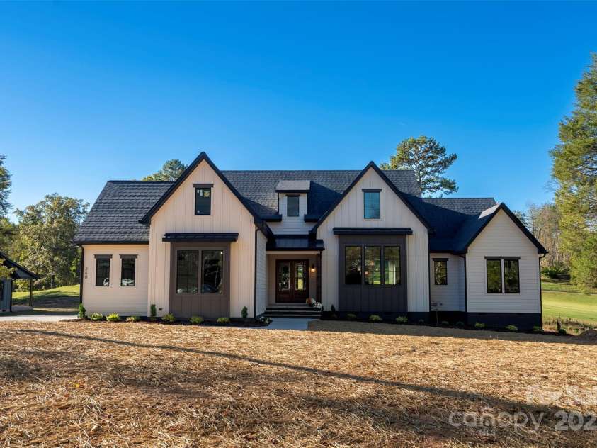 260 Broken Arrow Drive, Statesville, NC 28677.  MLS# CAR4315700, YatesRealty ID 1975. Elegant Front