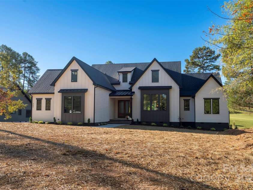 260 Broken Arrow Drive, Statesville, NC 28677.  MLS# CAR4315700, YatesRealty ID 1975. Elegant Front