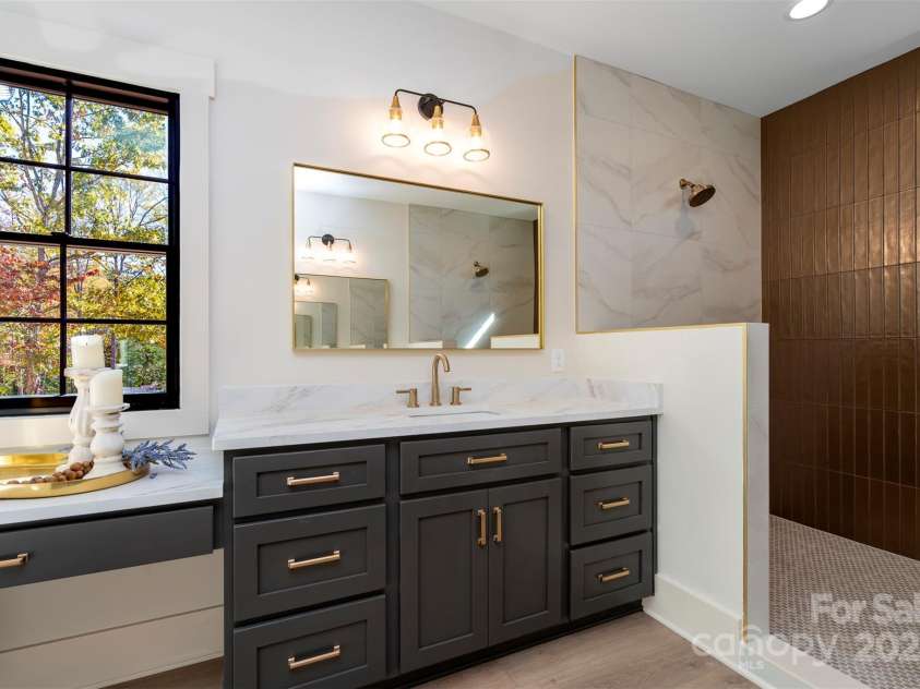 260 Broken Arrow Drive, Statesville, NC 28677.  MLS# CAR4315700, YatesRealty ID 1975. Vanity with makeup table