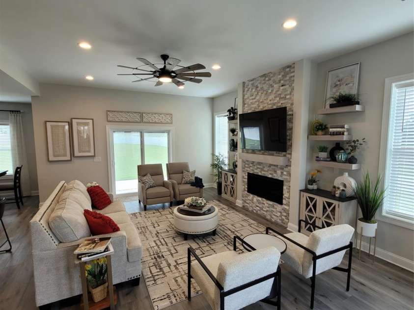 5118 Regents Park Drive, Hickory, NC 28602.  MLS# CAR4257044, YatesRealty ID 1975. 