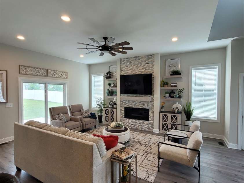 5118 Regents Park Drive, Hickory, NC 28602.  MLS# CAR4257044, YatesRealty ID 1975. 