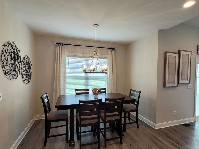 5118 Regents Park Drive, Hickory, NC 28602.  MLS# CAR4257044, YatesRealty ID 1975. 