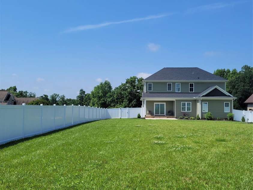 5118 Regents Park Drive, Hickory, NC 28602.  MLS# CAR4257044, YatesRealty ID 1975. Large back yard entirely fenced