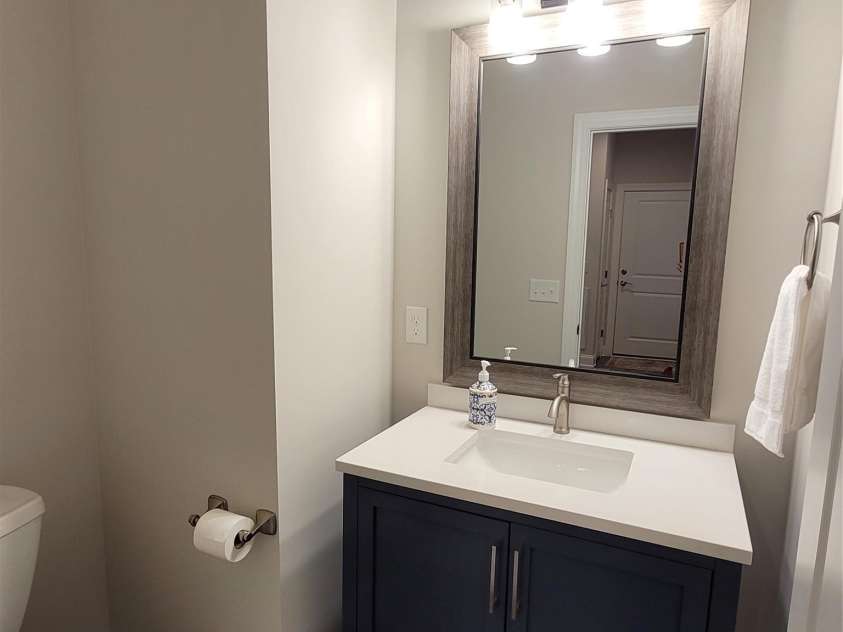 5118 Regents Park Drive, Hickory, NC 28602.  MLS# CAR4257044, YatesRealty ID 1975. Main floor powder room
