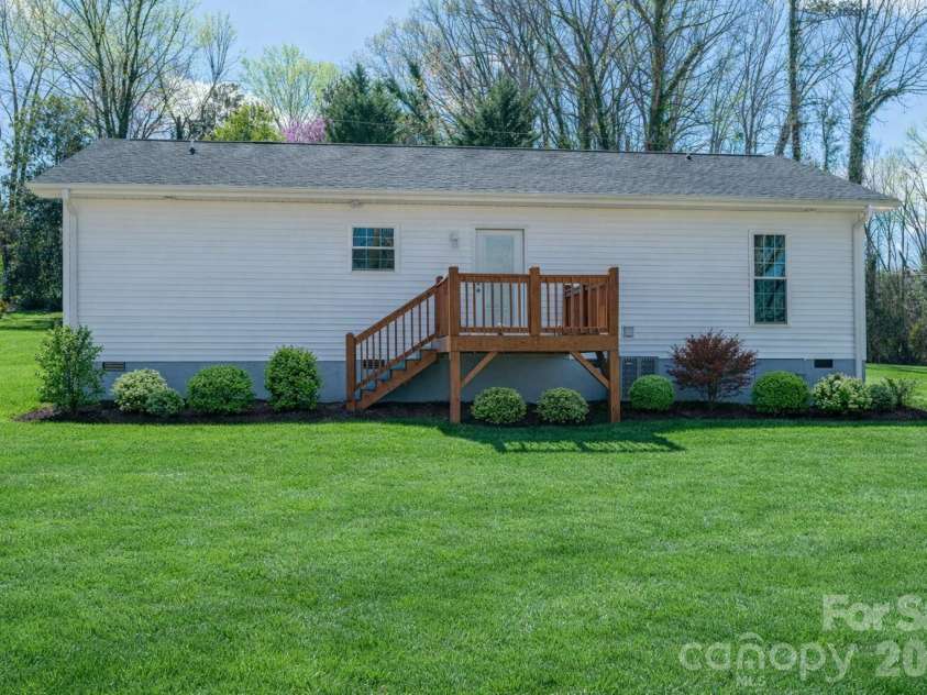 660 9th Street, Newton, NC 28658.  MLS# CAR4357825, YatesRealty ID 19750. Back Yard - Virtually Landscaped