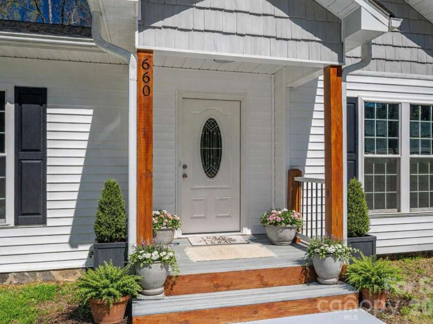 660 9th Street, Newton, NC 28658.  MLS# CAR4357825, YatesRealty ID 19750. Come on In - Virtually Staged
