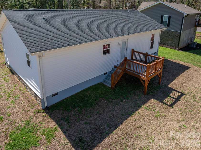 660 9th Street, Newton, NC 28658.  MLS# CAR4357825, YatesRealty ID 19750. Deck