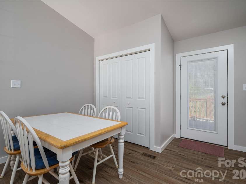 660 9th Street, Newton, NC 28658.  MLS# CAR4357825, YatesRealty ID 19750. Dining Area