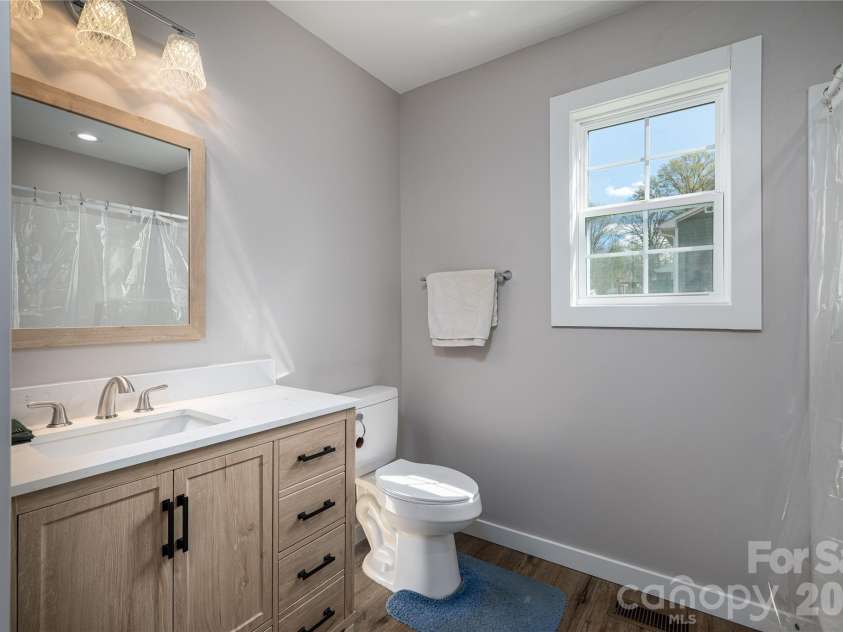 660 9th Street, Newton, NC 28658.  MLS# CAR4357825, YatesRealty ID 19750. Primary Bathroom