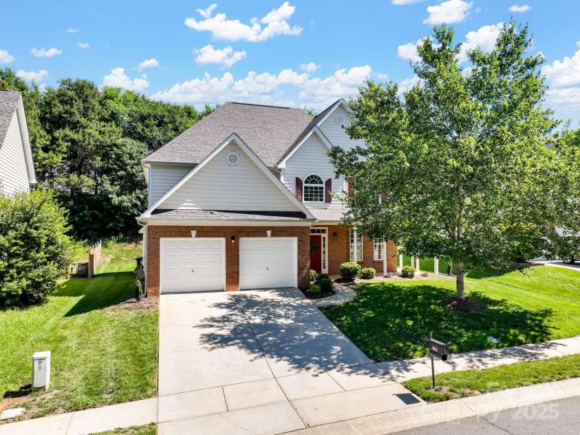 10032 Montrose Drive, Charlotte, NC 28269.  MLS# CAR4225271, YatesRealty ID 19752. 10032 MONTROSE DR