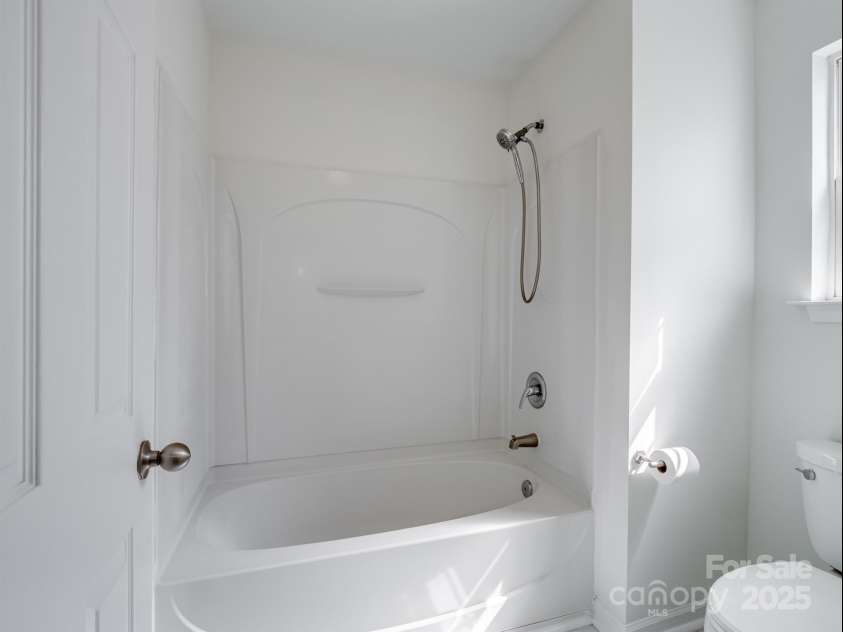 10032 Montrose Drive, Charlotte, NC 28269.  MLS# CAR4225271, YatesRealty ID 19752. 