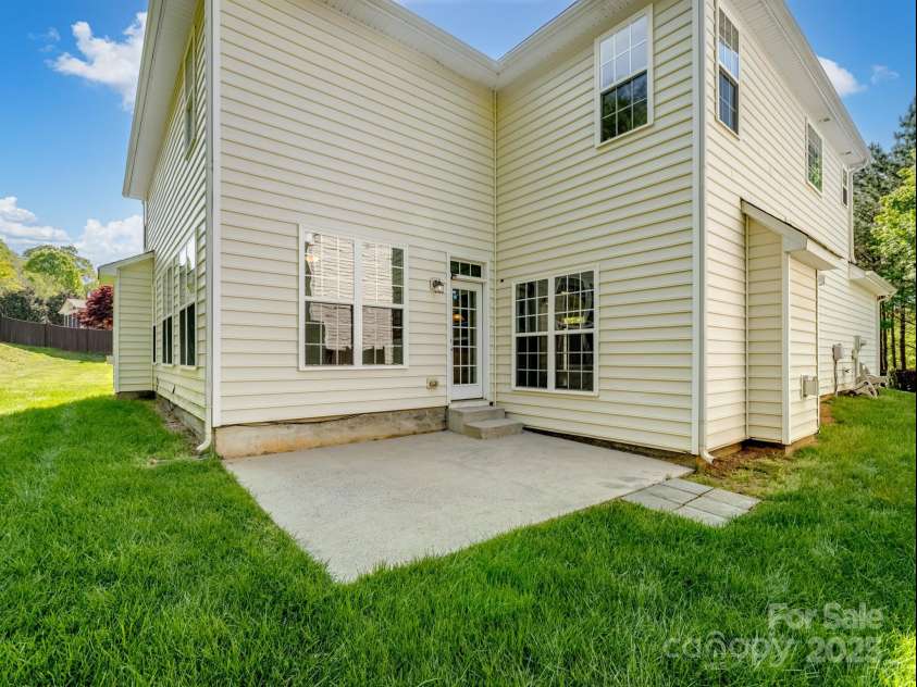 10032 Montrose Drive, Charlotte, NC 28269.  MLS# CAR4225271, YatesRealty ID 19752. 