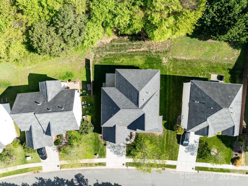 10032 Montrose Drive, Charlotte, NC 28269.  MLS# CAR4225271, YatesRealty ID 19752. 