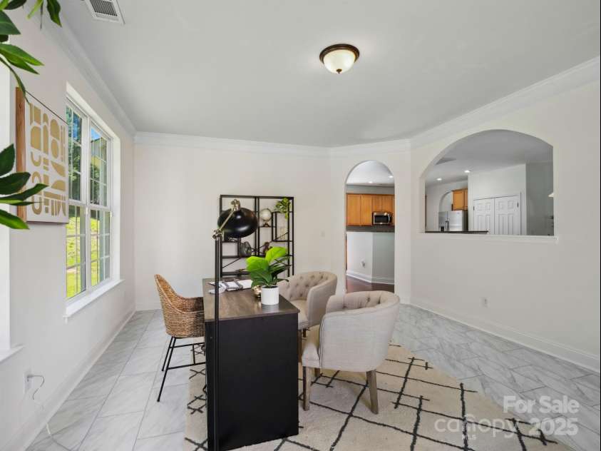 10032 Montrose Drive, Charlotte, NC 28269.  MLS# CAR4225271, YatesRealty ID 19752. Sunroom or Office