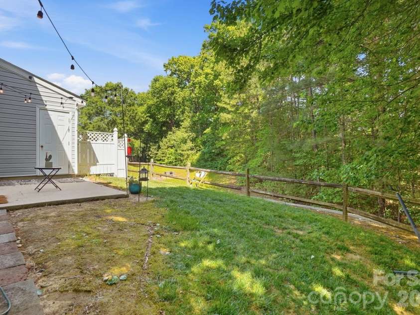 8170 Rudolph Road, Charlotte, NC 28216.  MLS# CAR4373244, YatesRealty ID 19752. 