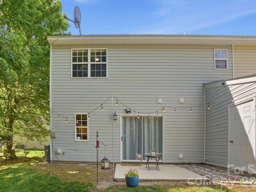 8170 Rudolph Road, Charlotte, NC 28216.  MLS# CAR4373244, YatesRealty ID 19752. 