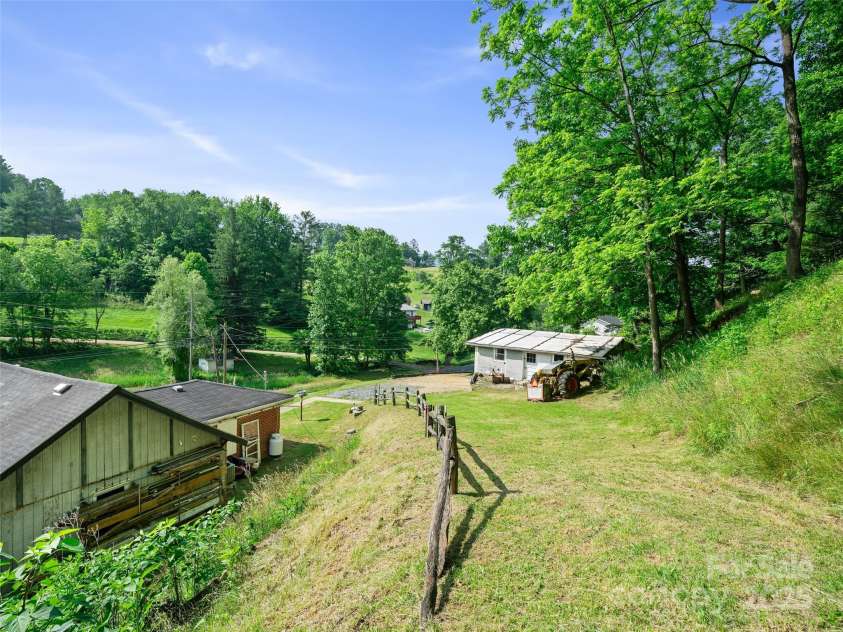 1029 Jacks Creek Road, Burnsville, NC 28714.  MLS# CAR4269578, YatesRealty ID 19753. 