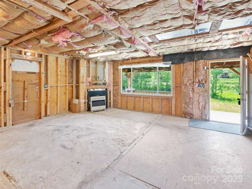 1029 Jacks Creek Road, Burnsville, NC 28714.  MLS# CAR4269578, YatesRealty ID 19753. 