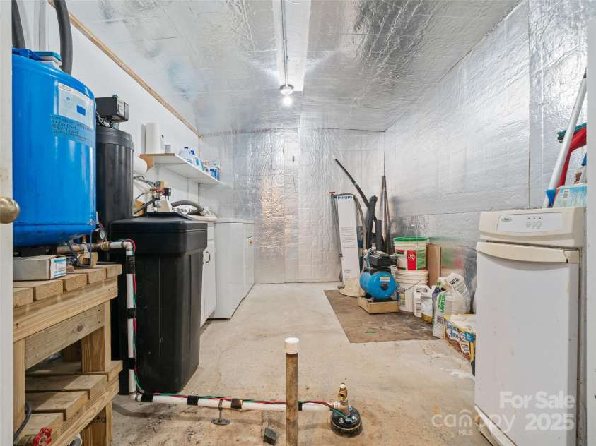 1029 Jacks Creek Road, Burnsville, NC 28714.  MLS# CAR4269578, YatesRealty ID 19753. 