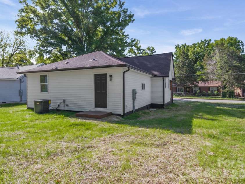 334 Whitner Street, Rock Hill, SC 29730.  MLS# CAR4370902, YatesRealty ID 19753. 