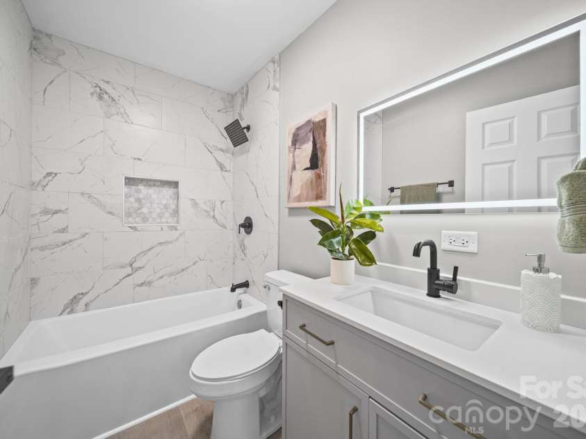 334 Whitner Street, Rock Hill, SC 29730.  MLS# CAR4370902, YatesRealty ID 19753. Hall full bathroom