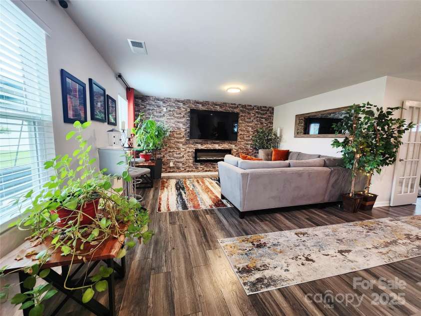 1047 Campbell Chase Lane, Concord, NC 28025.  MLS# CAR4271301, YatesRealty ID 19755. 