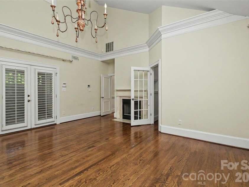 321 Circle Avenue, Charlotte, NC 28207.  MLS# CAR4376630, YatesRealty ID 19755. 
