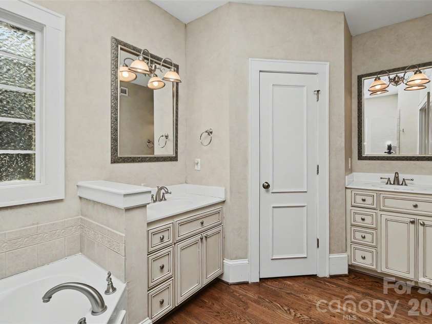 321 Circle Avenue, Charlotte, NC 28207.  MLS# CAR4376630, YatesRealty ID 19755. 