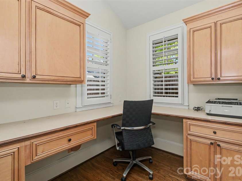 321 Circle Avenue, Charlotte, NC 28207.  MLS# CAR4376630, YatesRealty ID 19755. 