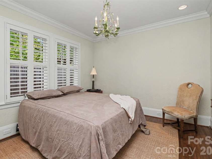 321 Circle Avenue, Charlotte, NC 28207.  MLS# CAR4376630, YatesRealty ID 19755. 
