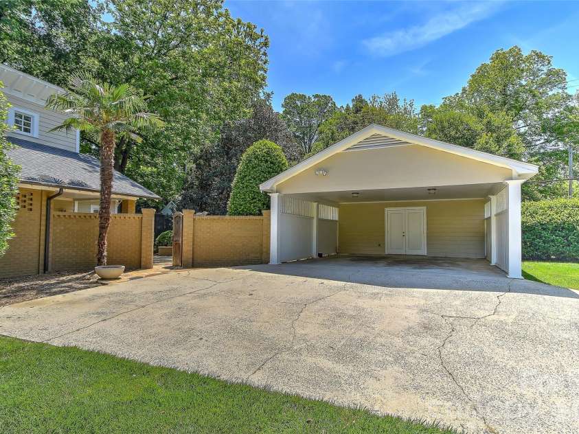 321 Circle Avenue, Charlotte, NC 28207.  MLS# CAR4376630, YatesRealty ID 19755. 