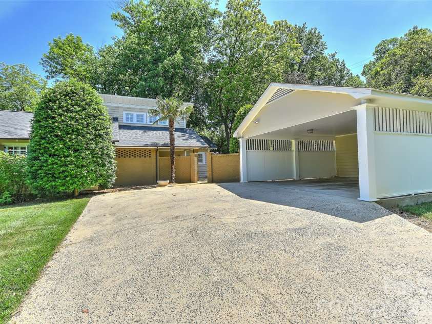 321 Circle Avenue, Charlotte, NC 28207.  MLS# CAR4376630, YatesRealty ID 19755. 