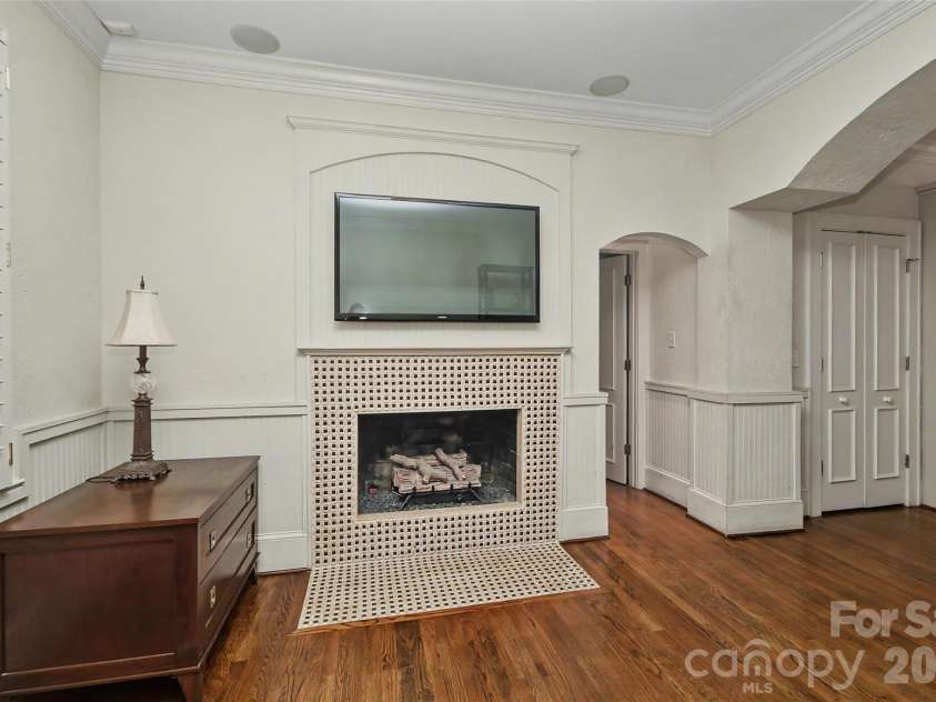 321 Circle Avenue, Charlotte, NC 28207.  MLS# CAR4376630, YatesRealty ID 19755. 
